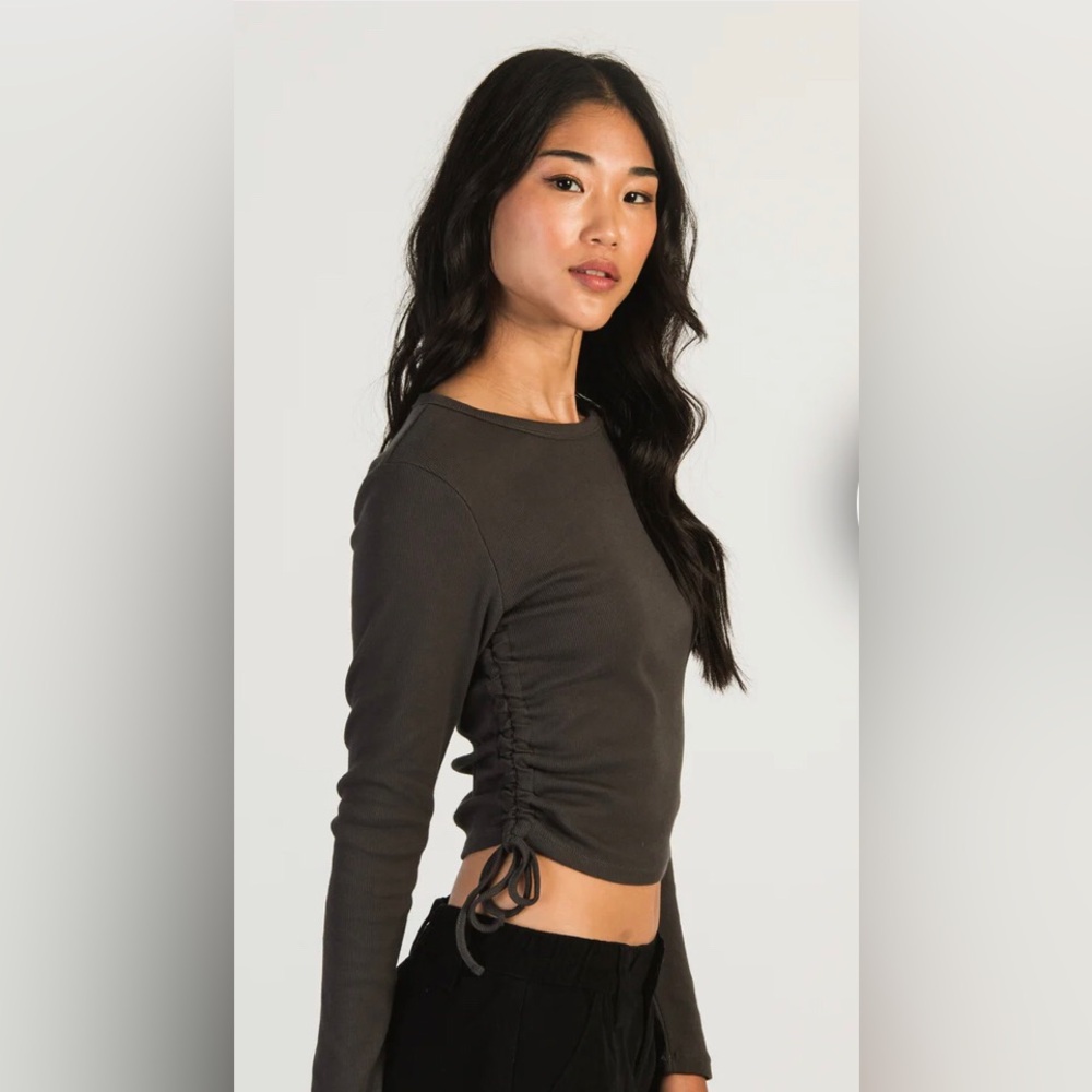 Harlow long sleeve top with adjustable side. Size small.